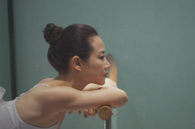 谭卓跳钢管舞“色诱”徐峥,这个35岁单亲妈妈不简单!