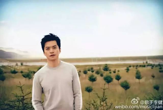 李健首次公开与妻子的合影:对全世界高冷,一生只暖一人心