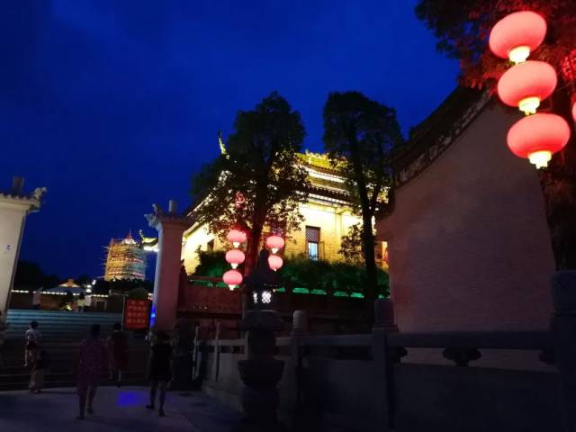 该庙供奉"北极真武玄天上帝",与湖北武当山祖庭,佛山祖庙一脉相承.