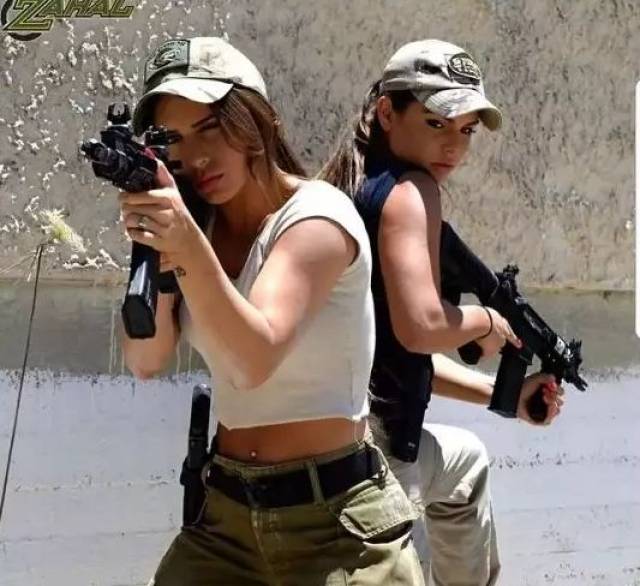 这些「颜正,臀翘」的小姐姐,竟然都是以色列女兵.