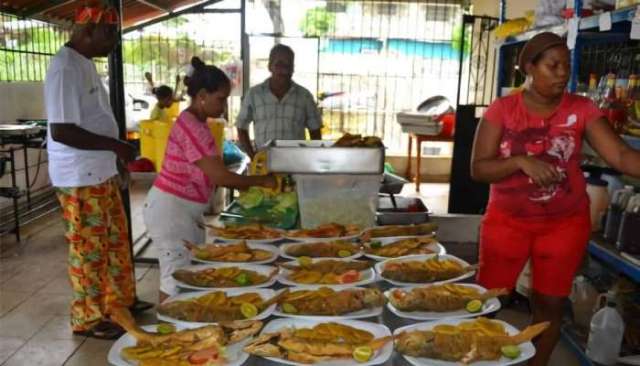 实拍印度新德里街头,小吃香味到处可闻吸引印度女人前往