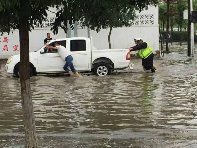 暴雨来袭!