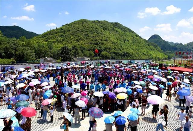 黔西县钟山镇猫山村举办2018年布依族"六月六"民族风情节活动