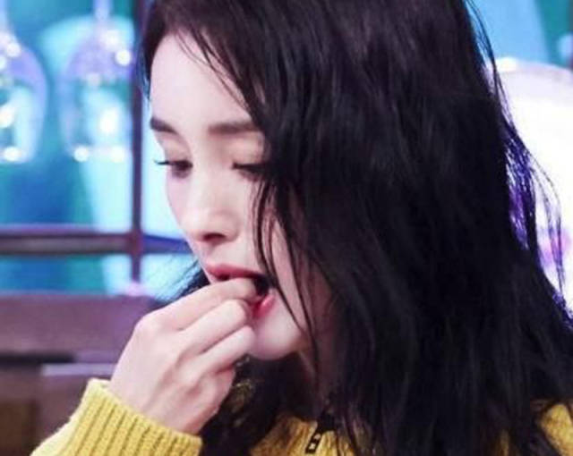 杨幂,易烊千玺,迪丽热巴私下喜欢什么零食?