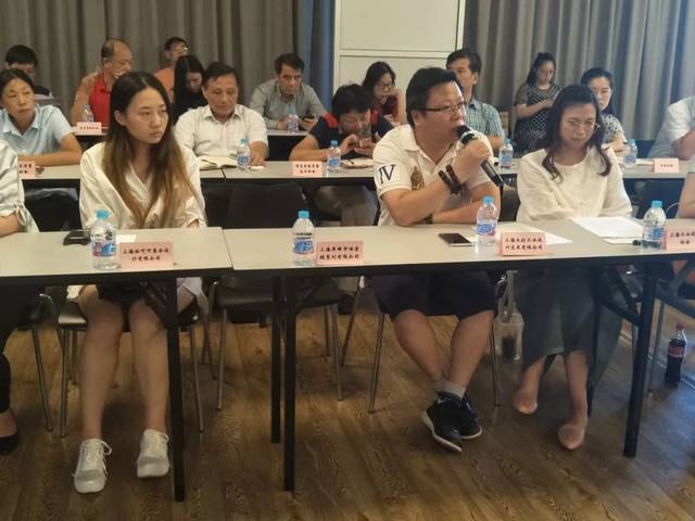 常务理事单位上海曼恒数字技术质量部经理沈佳骏在会上也做了交流发言