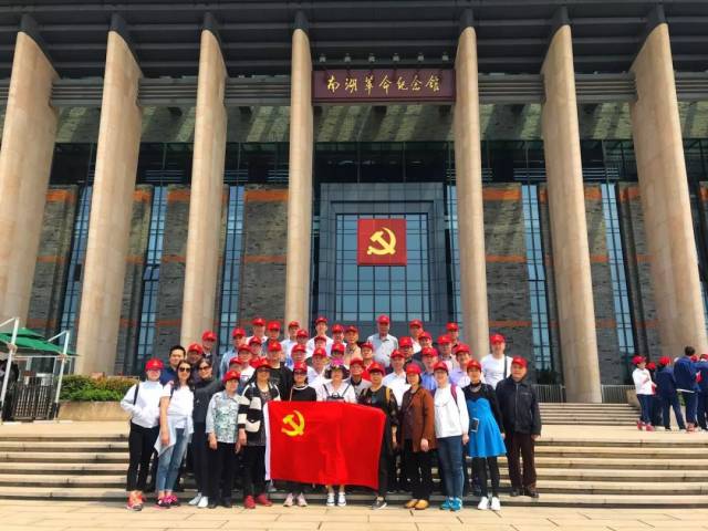 绿城红领 党员投身"关键小事 打造"美丽党建"风景线