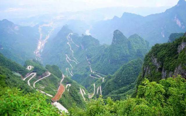 岩石高耸 壁立千仞 天门山景区,5a级旅游区,是山岳型自然景区.