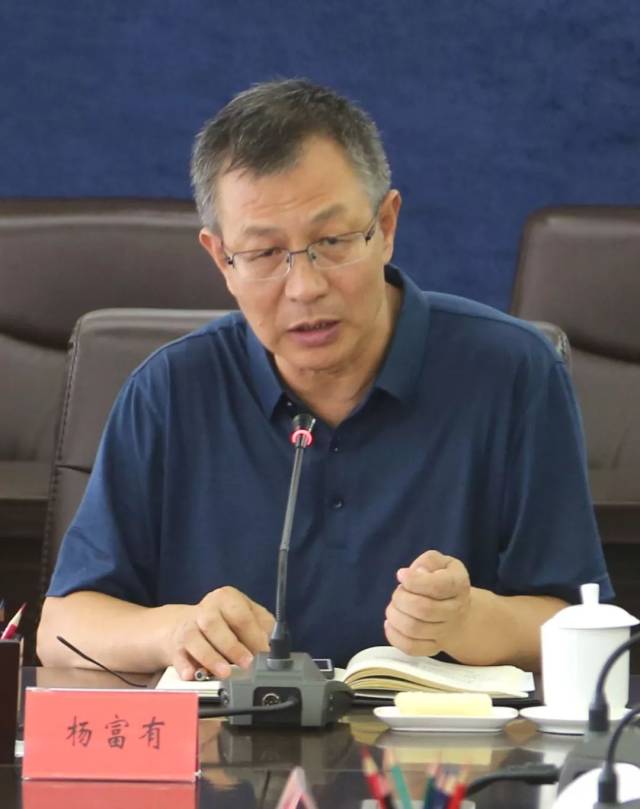 锡林郭勒盟委召开领导干部会议 宣布自治区党委任免职