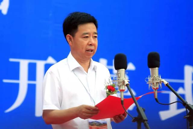 平凉市委副书记,市长王奋彦致辞