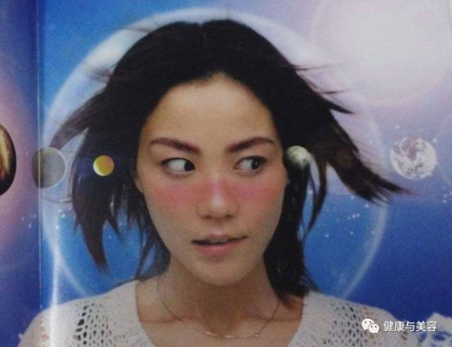 34岁杨丞琳模仿王菲的晒伤妆?用腮红调整面部形态 | 福利