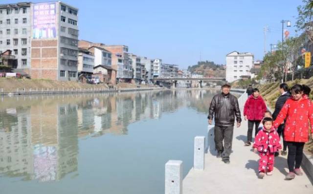 流经县境西部,起源于大江口镇虎皮溪村,止于大江口镇龙溪湖村,全长20.