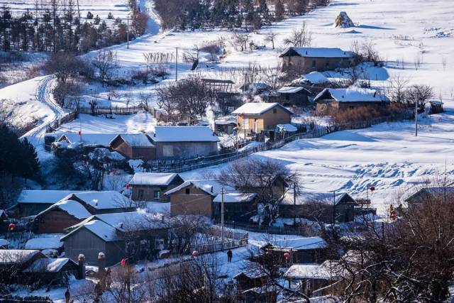 d2 通化市---望天鹅景区(300km)---长白县(km)