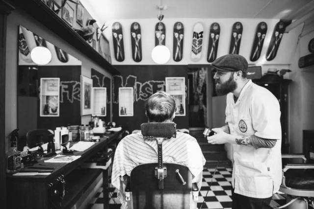 最Real的Barbershop文化在此,就连Wade都在这儿理发。