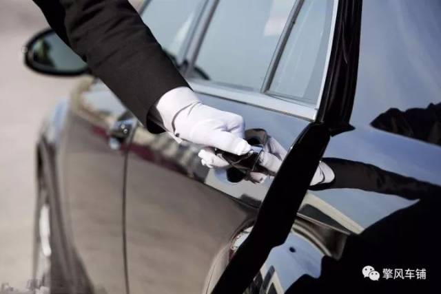 大力关车门,敢怒不敢言!那正确关车门的方式是