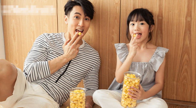 吴尊女儿neinei小学毕业了 成绩单曝光 出勤率引网友注意