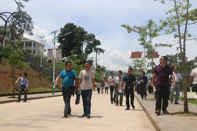 主要领导到腾冲市第四中学开展党建暨教育教学研讨参观学习交流活动