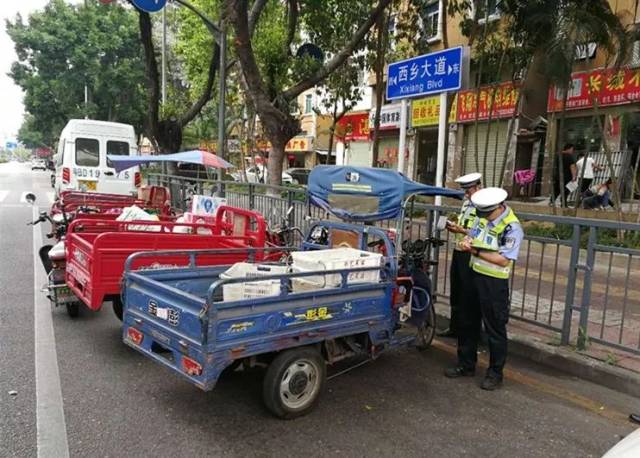 针对电动车,三轮车违法 近年来,深圳交警加大整治力度 多次开展全市