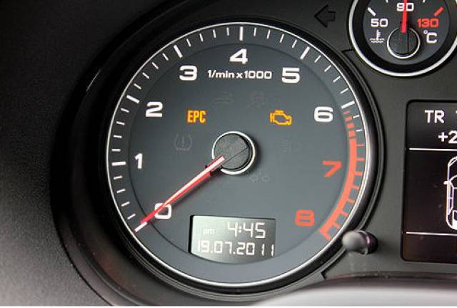 的发动机使用的情况为了好看汽车转速表是为了让用户看到发动机的转速