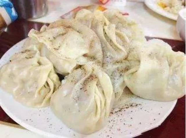 放上茶壶,奶茶随便喝, 酥油随便往里兑, 奶皮子想放干的就放干的想放