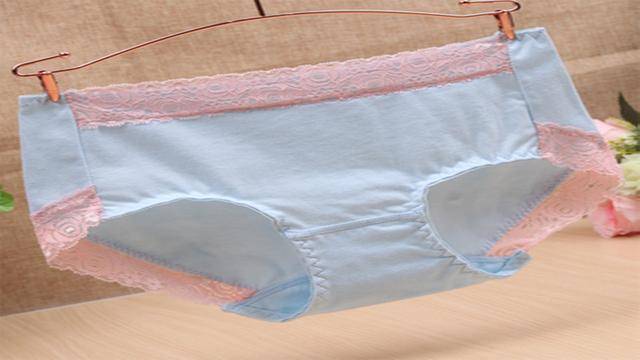 女性私处的第一层保护膜就是内裤,质地的挑选上要选择棉质的,最好不要