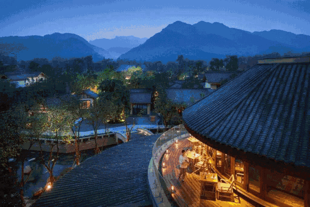 青城山六善酒店位于风景如画的青城山风景区,靠近世界自然文化遗产