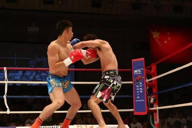 刚刚,中国大内高手付高峰一回合ko日本猛将,征服日本拳迷