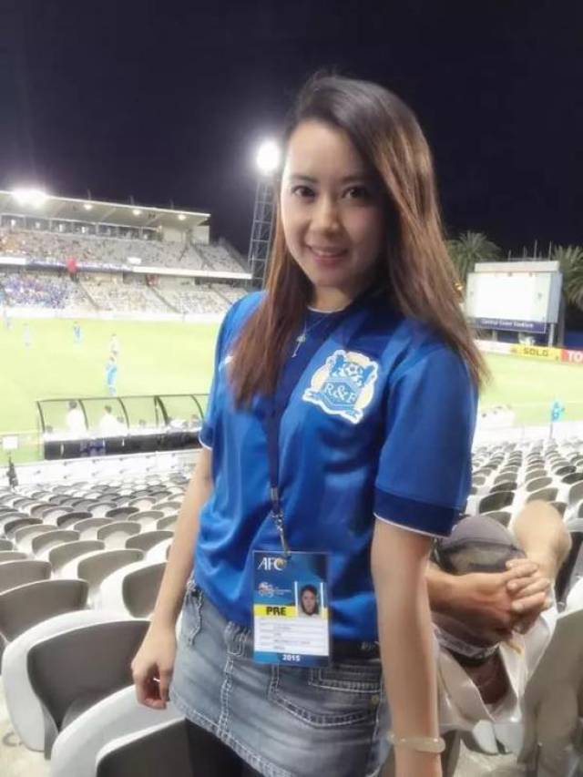 广东美女记者跟队报道富力7年 用坚持诠释热爱