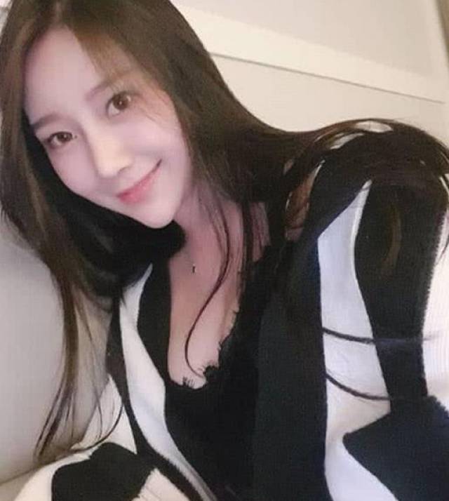 训练中学:她来通过你胖不是丑!告诉努力健身,女生舞蹈女神比例身材图片