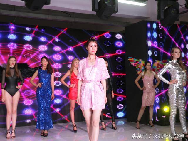 中国山寨县城开展情趣内衣展,七国高调走模特好哪个情趣内衣网店图片