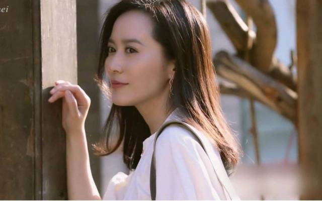 《牵手》两大女配现状:俞飞鸿越来越美,而她的整容脸让观众吐槽