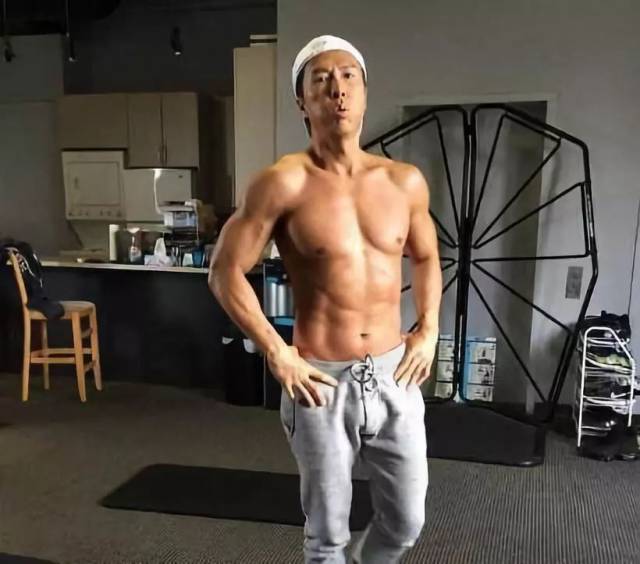 娱乐圈热爱健身的10大老男人:刘德华郭富城都不及82岁