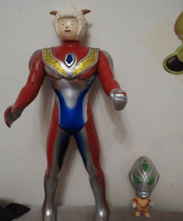 爆笑gif图:妹子,你是来地铁上荡秋千的吧!