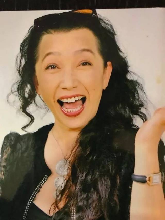 演员:王虹 中国国家话剧院一级演员.