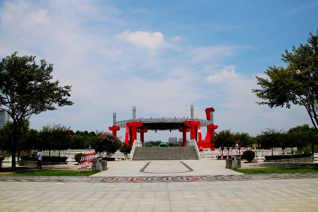 商丘好人主题公园位于商丘市宋城路应天公园的北部,总面积7万平访米