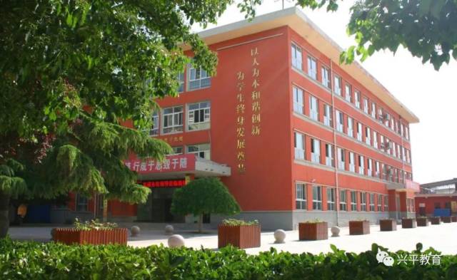 其中,高级教师38人,国家级骨干教师2人,省级教学能手6人,咸阳市市级