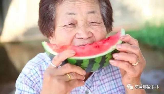 韩国80岁老奶奶吃播成网红 网友:高糖高脂不适合老人吃疑似炒作