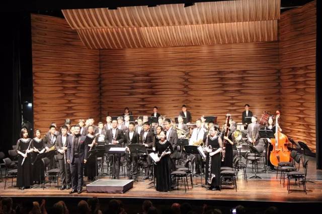深圳中学交响管乐团在维也纳金色大厅奏响乐章