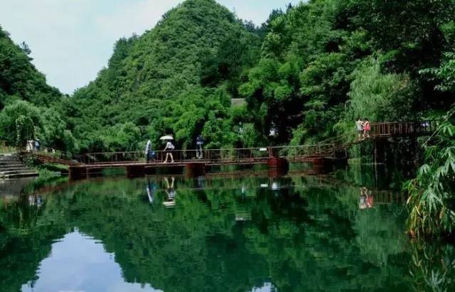 位于乌当区新堡布依族乡 自然风光旖旎 被誉为贵阳境内一颗