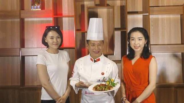 明星大厨喻太均在蜀乡酒楼热情接待著名演员刘小光