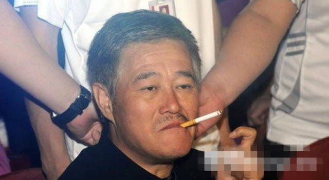 他是东北黑帮大佬,曾打刘德华,打残副市长儿