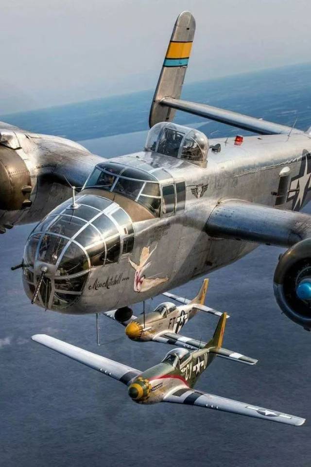 p-51战斗机和b-25轰炸机