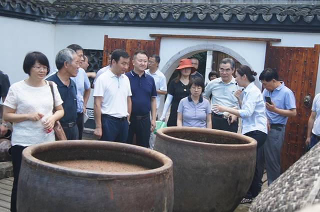 国家水利风景区专家组来海盐考察鱼鳞海塘国家水利风景区创建工作