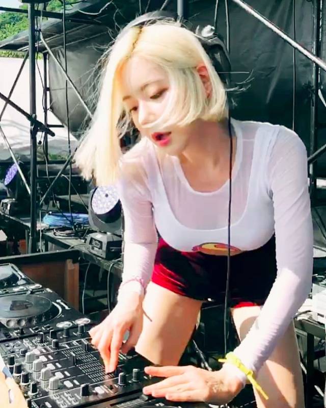 请查收你的aj女孩,dj soda性感日常