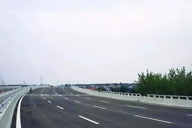 据悉,此次通车的正阳大道南段,是西咸新区2018年内计划打通的8条"图片