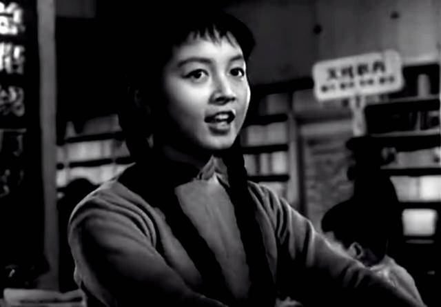 还记得1961年《枯木逢春》中的苦妹子吗?那时的尤嘉简直太美了!