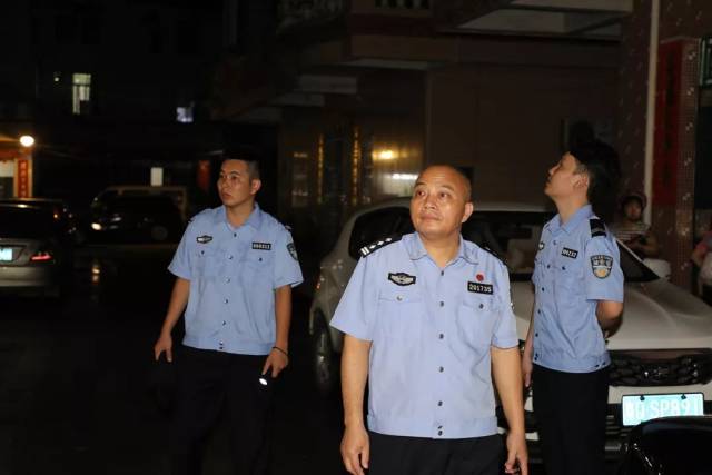 阳春公安出动300多警力,专项检查出租屋,宾馆,沐足城