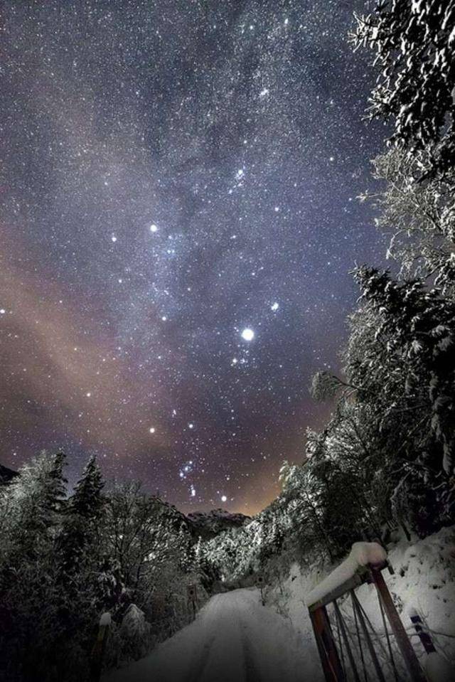 夜蒙蒙,望星空