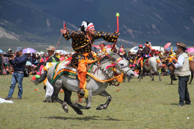 马背上的民族—藏族