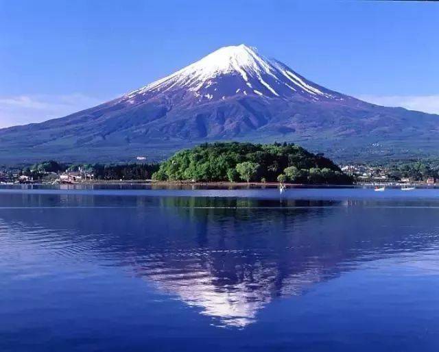 和富士山"亲密接触"后,想要观赏她的全景,河口湖绝对是你们的最佳