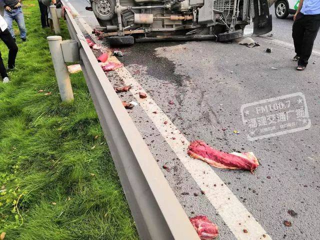 福州连发三起车祸!车身变肉泥,司机脱困后竟殴打